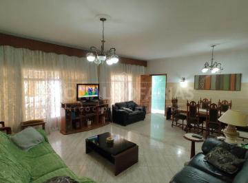 Casa · 170m² · 5 Quartos · 4 Vagas · Casa Térrea a Venda em rua Fechada em Interlagos