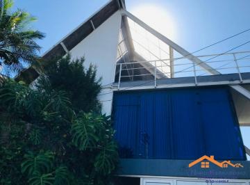 Casa · 242m² · 3 Quartos · 4 Vagas · Casa moderna com piscina no country , confira!