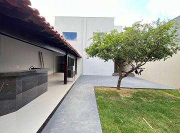 Casa · 258m² · 4 Quartos · 6 Vagas · Casa com 4 quartos à venda no Bairro Santa Mônica - Uberlândia/MG