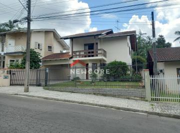 Casa · 250m² · 4 Quartos · 2 Vagas · Sobrado em Rua Zezé Moreira - Floresta - Joinville/SC
