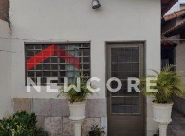Casa · 180m² · 3 Quartos · 2 Vagas · Casa em Avenida Estela Saraiva de Peano - Jardim Patrícia - Uberlândia/MG