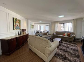 Apartamento · 200m² · 3 Quartos · 2 Vagas · Cobertura Mobiliada à Venda no Centro de Balneário Camboriú no Ed. Interlagos