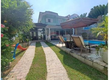 Casa · 337m² · 3 Quartos · 2 Vagas · Excelente casa em condomínio tradicional , localizado na estrada de jacarépagua