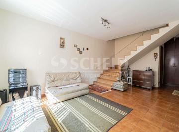 Casa · 214m² · 3 Quartos · 2 Vagas · Casa de Vila a Venda com 3 suítes, rua fechada.
