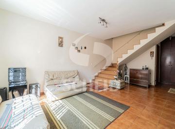 Casa · 214m² · 3 Quartos · 2 Vagas · Casa de Vila a Venda com 3 suítes, rua fechada.