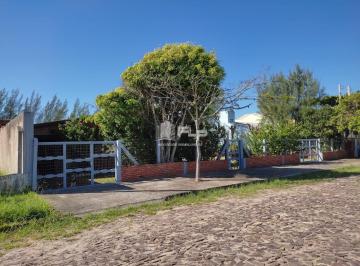 Casa · 90m² · 2 Vagas · CASA COM AMPLO TERRENO, A UMA QUADRA DO MAR