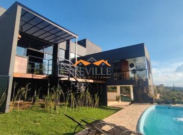 Casa · 250m² · 3 Quartos · 2 Vagas · Casa aconcheante com vista encantadora