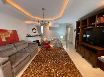 Casa · 224m² · 3 Quartos · 2 Vagas · 03 Dormitórios sendo 01 suíte com closet no Sarandi