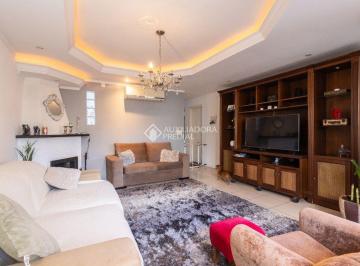 Casa · 224m² · 3 Quartos · 2 Vagas · 03 Dormitórios sendo 01 suíte com closet no Sarandi