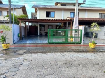 8dfc51df8387ecac4450da1c05664bc96ac4217d · Casa geminada com 3 quartos na Palhoça.