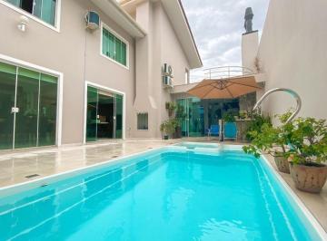 7002feafbcf45459ba4daf52925186970fe089f8 · À venda no bairro Estreito! Piscina privativa, 239m² construídos, 4 quartos e 1 vaga de garagem.