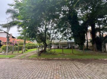 65cf6bb7e2f0a0993db1ec1d375458fa407573e1 · 180 metros da praia, 6 quartos, edícula e 2 vagas em Jurerê  Internacional