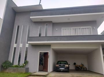 a865283f29b6d3bd5825348d5779ef840e43bb52 · Casa com 4 quartos e piscina no bairro Ingleses, em Florianópolis/SC.