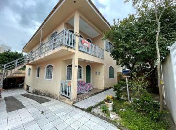 bba29c88d790e0e75cc59bc91efc6d7a180f52d1 · Casa com 6 quartos em Florianópolis/SC.