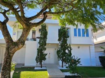 15978782d46d942e934fd26919233f5a3483331d · À venda | 250 m², Praia de Jurerê, com 5 quartos sendo 3 suítes, espaço recreativo, piscina e 4 vaga