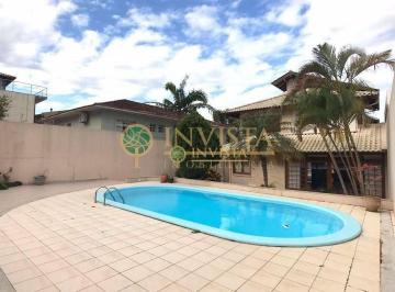 ba731cbd583316f5313a6826c5583c7d79349e5c · Casa com piscina e 4 quartos à venda no bairro Coqueiros, em Florianópolis.