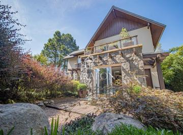 Casa · 508m² · 2 Vagas · CASA À VENDA EM GRAMADO EM CONDOMÍNIO COM QUATRO SUÍTES