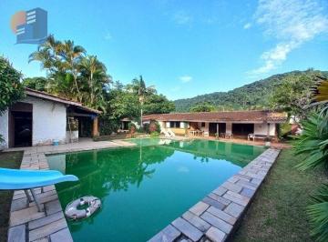 Casa · 150m² · 4 Quartos · 5 Vagas · Amplo Terreno Bem localizado, bairro super tranquilo