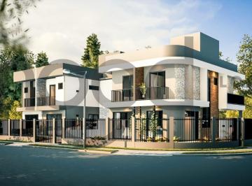 0 · Casa com 3 suítes em loteamento planejado próximo à praia do Campeche.