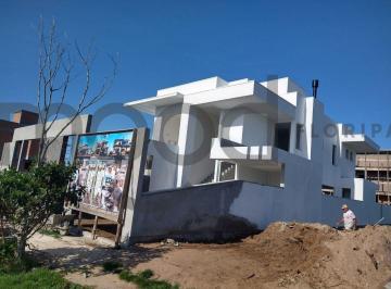 0 · casa com 3 suítes à 500 mts do mar