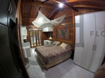 0 · Casa de 4 dormitórios e piscina no Ribeirão da Ilha