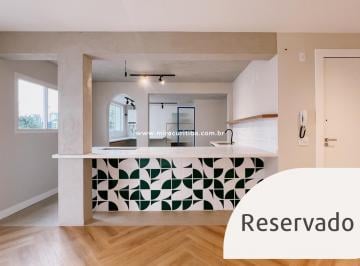 Apartamento · 73m² · 2 Quartos · 1 Vaga · Lindo apartamento todo reformado numa das regiões mais charmosas da cidade.