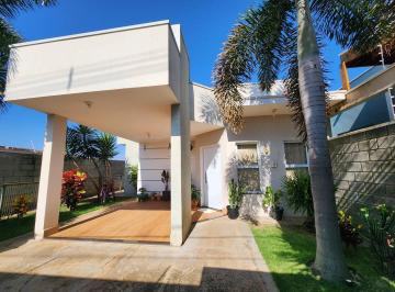 Casa · 260m² · 2 Quartos · 3 Vagas · Casa com planejados no bairro Conquista