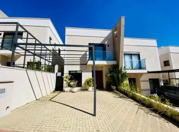 Casa · 120m² · 30 Quartos · 2 Vagas · Casa para venda em condomínio ao lado do Porto Seguro com 3 suítes e lazer!