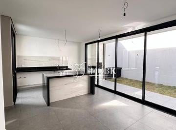 fc3638fb9aa807c8214a702d41e3d715db1df521 · Linda casa recém construída em condomínio fechado!