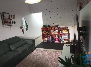 Casa · 166m² · 3 Quartos · 2 Vagas · Sobrado 166m² com 3 dormitórios sendo 1 suíte no Jd das Flores.