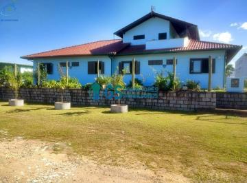 Casa · 365m² · 6 Quartos · 4 Vagas · Casa à venda com piscina, 06 demi-suítes em amplo terreno com + de 1200m² a 350m da Praia da Pinheir