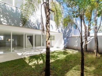 Casa · 483m² · 4 Quartos · 5 Vagas · Sobrado de alto padrão à venda
