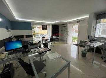 Casa · 166m² · 5 Vagas · Sobrado comercial na Água Fria.