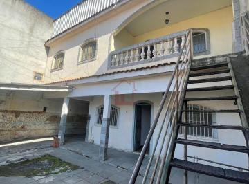 Casa · 211m² · 6 Quartos · 2 Vagas · 3 casas com terraço perto do comércio no Açude