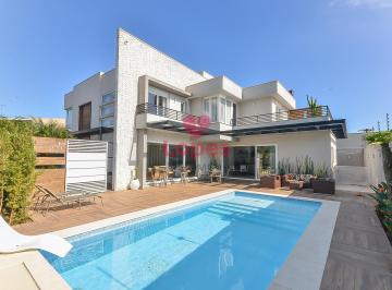 Casa de 3 quartos, Curitiba · Casa com 360 m² em Santa Felicidade