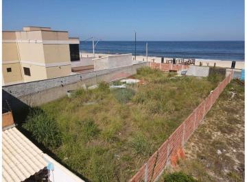 Terreno · 480m² · 2 Vagas · Terreno plano e murado de frente para o mar na barra de Maricá.