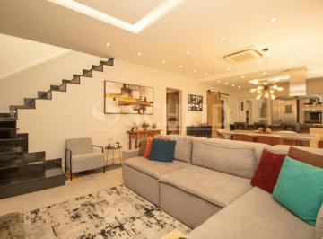 Casa · 200m² · 3 Quartos · 3 Vagas · Sobrado com 200m2 3 Suites com closet e 3 vagas em excelente localização na Saúde