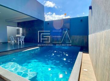 Casa · 351m² · 3 Quartos · 4 Vagas · Oásis Urbano: Casa de 3 Quartos com 2 Suítes e Piscina Privativa!
