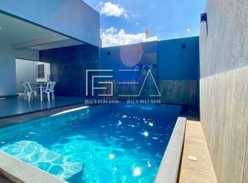 Casa · 351m² · 3 Quartos · 4 Vagas · Oásis Urbano: Casa de 3 Quartos com 2 Suítes e Piscina Privativa!
