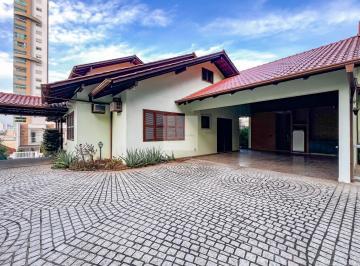Casa · 309m² · 4 Quartos · 2 Vagas · Linda casa na Escola agrícola .