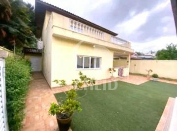 Casa · 220m² · 3 Quartos · 3 Vagas · Oportunidade Única! Linda Casa de 3 Dormitórios em Localização Privilegiada!