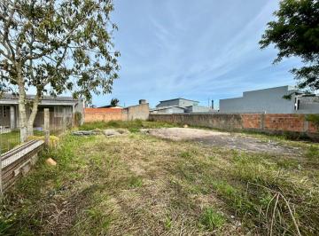 Terreno com casa de madeira simples!
- Medindo 12x25 (300m²);
- Com casa de mad · Terreno - Bairro Jardim Beira Mar