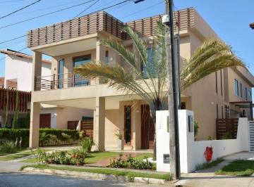 Casa · 214m² · 4 Quartos · 2 Vagas · Casa no Condomínio Maria Rezende Machado