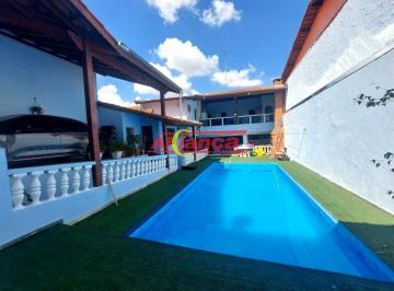 Casa · 200m² · 5 Quartos · Sobrado com 4 suítes, 5 vagas e piscina no Jardim Bom Clima.