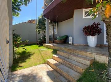 Casa · 330m² · 3 Quartos · 4 Vagas · Casa Padrão, 3 quartos, 4 vagas, Santa Amélia, Belo Horizonte.