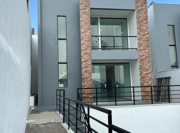 Casa de 3 quartos, Manaus · Casa duplex, diferenciada, projeto de alto padrão, 3 suítes - Cj. Águas Claras 