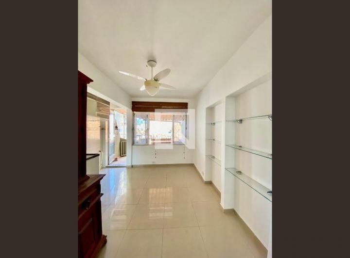 Foto do imóvel - Aluguel de casa com varanda e 1 quarto, aceita pets