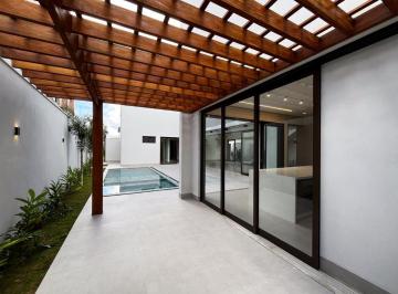 Casa · 300m² · 4 Quartos · 4 Vagas · Sobrado com 4 quartos à venda, Condomínio Jardim Versailles - Uberlândia/MG