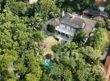 Casa · 1352m² · 5 Quartos · 8 Vagas · Condomínio de Alto Padrão na Chacara Flora na parte alto do condomínio linda vista para o bosque.