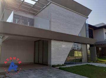 Casa · 310m² · 5 Quartos · 2 Vagas · Sobrado Excepcional no Condomínio Ecoville com 5 suítes sendo 1 com closet.